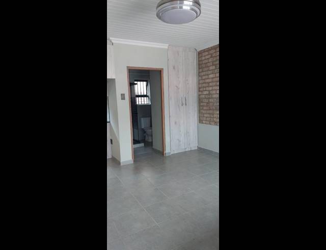 1 BEDROOM PROPERTY TO RENT IN BOKSBURG WEST